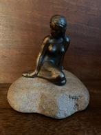 Metalen zeemeermin op een rots naar het Deense voorbeeld, Ophalen of Verzenden, Zo goed als nieuw, Dier