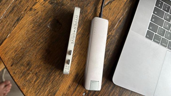 USB Hubs: Satechi & HyperDrive, Computers en Software, Dockingstations, Gebruikt, USB-hub, Laptop, Ophalen of Verzenden