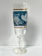 Vintage Bohemian champagneglas-blauw, geëtst druivenmotief, Antiek en Kunst, Antiek | Glas en Kristal, Ophalen