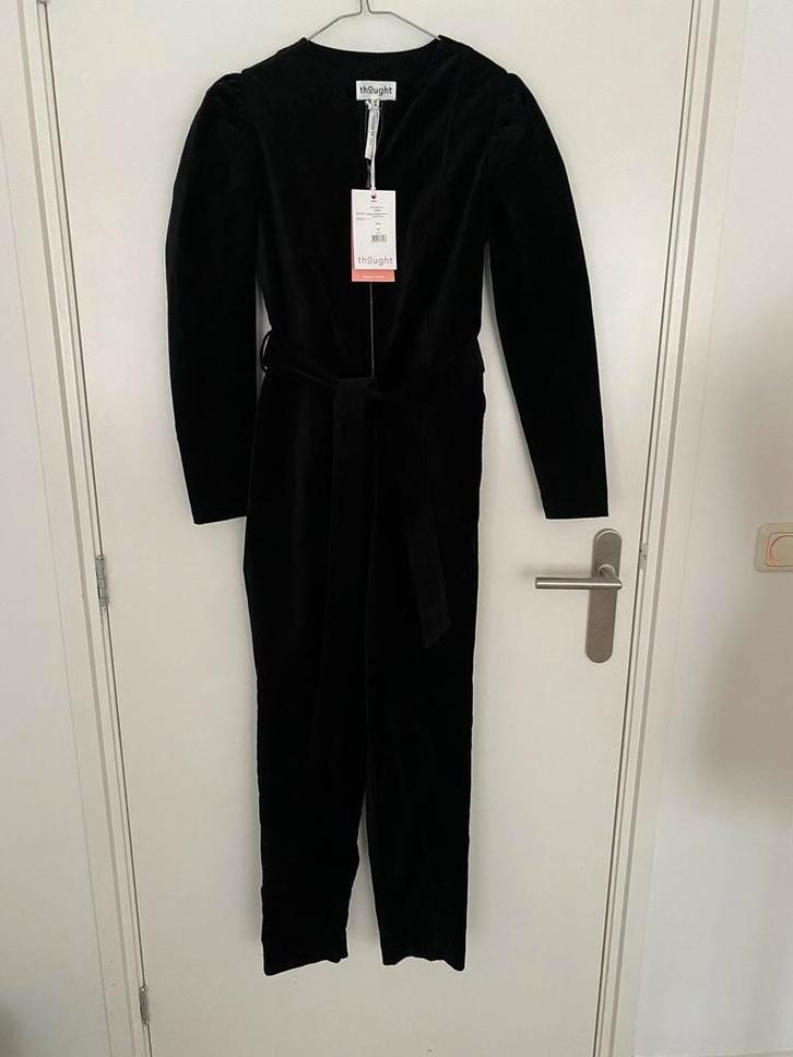 Zwarte Thought jumpsuit - Nieuw ! Maat 38 zwart fluweel, Kleding | Dames, Jumpsuits, Nieuw, Maat 38/40 (M), Zwart, Ophalen of Verzenden