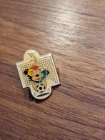 V 192  Voetbal  pin KNVB Dutchie Oranje Leeuw 1998, Ophalen of Verzenden, Zo goed als nieuw, Sport, Speldje of Pin