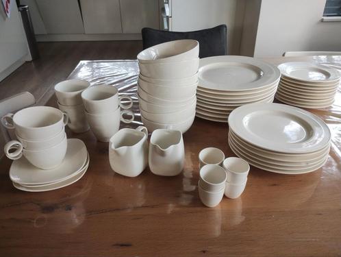 New linnen servies, Antiek en Kunst, Antiek | Servies compleet, Ophalen of Verzenden
