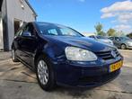 Volkswagen Golf 1.6 FSI Optive AIRCO NAVI, Auto's, Volkswagen, Voorwielaandrijving, Gebruikt, Zwart, 4 cilinders