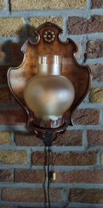 Prachtige vintage wandlamp( metalen achterkant), Huis en Inrichting, Lampen | Wandlampen, Ophalen of Verzenden