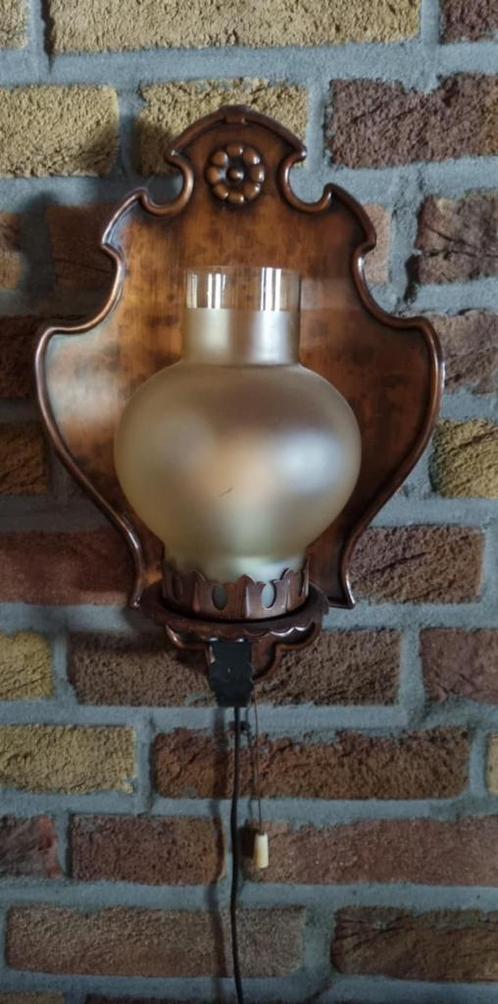 Prachtige vintage wandlamp( metalen achterkant), Huis en Inrichting, Lampen | Wandlampen, Ophalen of Verzenden