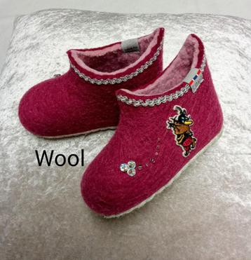 Wollen "TOVA" Slofjes (maat 22) beschikbaar voor biedingen