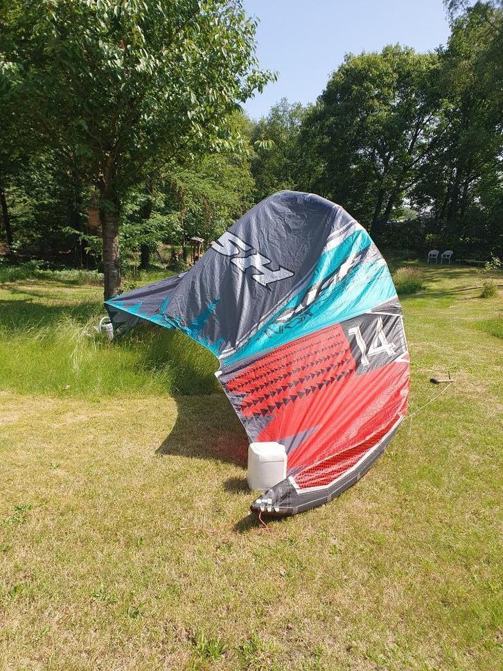 Naish Pivot 14m, Watersport en Boten, Kitesurfen, Zo goed als nieuw, Kite, 14 m², Geen board, Ophalen of Verzenden