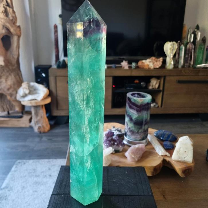 Fluoriet Toren xl met Regenbogen - 30x5cm, Verzamelen, Mineralen en Fossielen, Ophalen of Verzenden