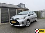 Toyota Yaris 1.5 Hybrid Aspiration dealer onderhouden!, Auto's, Gebruikt, 4 cilinders, 49 €/maand, Origineel Nederlands