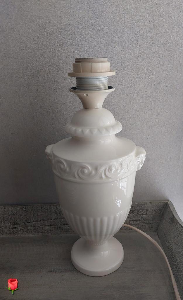 Wedgwood lampenvoet met ramskoppen, Huis en Inrichting, Lampen | Tafellampen, Zo goed als nieuw, Minder dan 50 cm, Ophalen of Verzenden