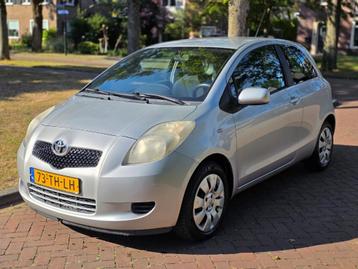 Toyota Yaris 1.3 16V Vvt-i 3DR MMT 2006 Grijs Nieuwe APK beschikbaar voor biedingen