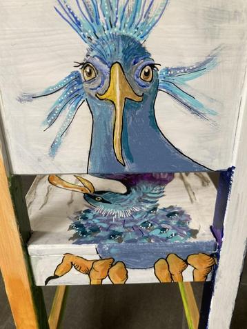 Kunstzinnig kinderstoeltje beschikbaar voor biedingen