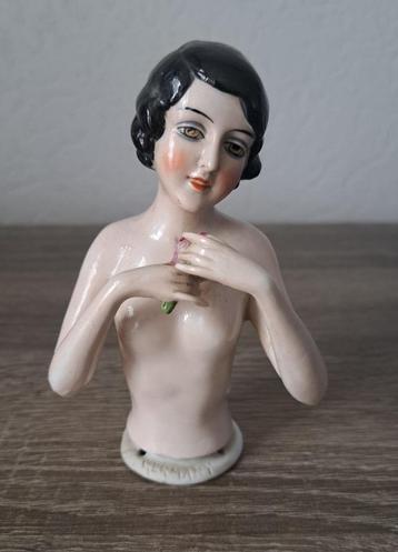 Art Deco half doll - Buste dame met boeket beschikbaar voor biedingen