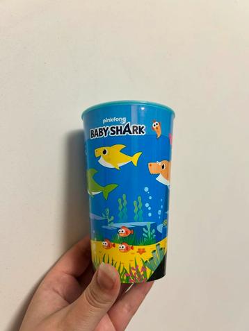 Baby Shark blauwe drinkbeker  beschikbaar voor biedingen