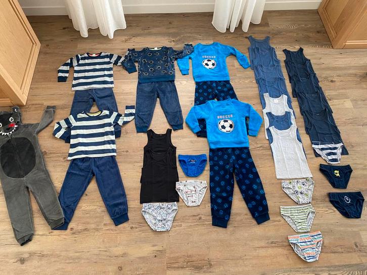 Prachtig warm winter pyama pakket met oneosie maat 98-104, Kinderen en Baby's, Kinderkleding | Kinder-kledingpakketten, Zo goed als nieuw