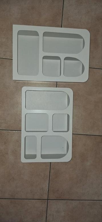 2 kastjes  beschikbaar voor biedingen