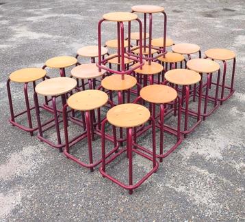 Grote set van 24 vintage Marko scheikunde krukken hoog 50cm  beschikbaar voor biedingen