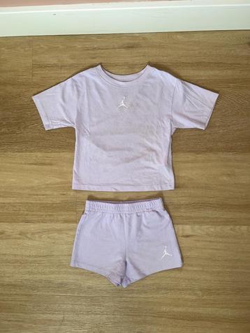Lila setje van Nike: shirt + korte broek, maat 104 beschikbaar voor biedingen