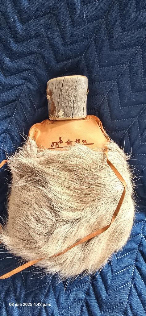 Unieke bushcraft drinknap – rendiervel & houten dop, Caravans en Kamperen, Kampeergereedschap, Zo goed als nieuw, Ophalen of Verzenden
