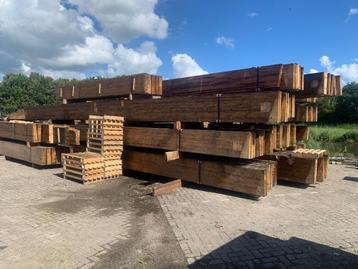 Hout gelijmde liggers beschikbaar voor biedingen