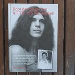 Han Roijakkers - Door de spiegel van Adri van der Heijden, Boeken, Ophalen of Verzenden, Zo goed als nieuw, Han Roijakkers