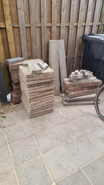 15 tegels 40 x 40 roodkleurig beschikbaar voor biedingen