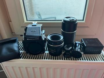 Complete Mamiya 645 1000s set met accessoires beschikbaar voor biedingen