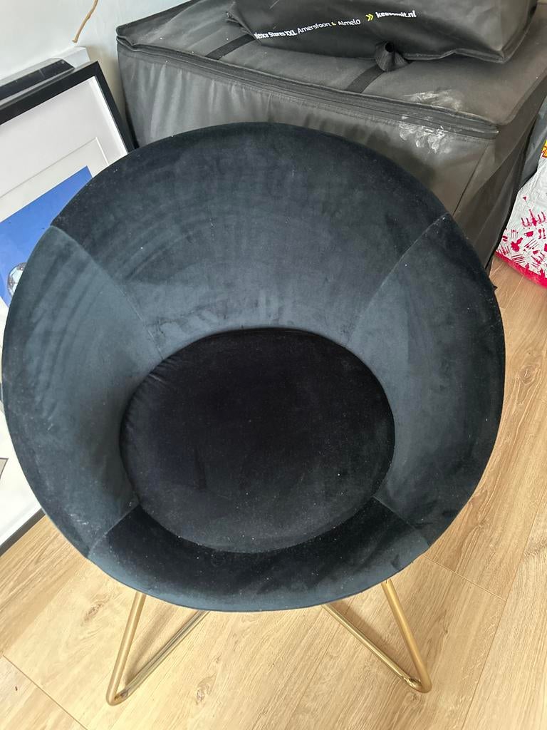Mooie Kuipstoel - Stijlvol en Comfortabel Zwart Suede, Zwart, Ophalen of Verzenden, Zo goed als nieuw, Metaal