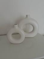 Set van 2 vazen crème aardewerk donut vazen, Wit, Aardewerk of Porselein, Ophalen of Verzenden, Zo goed als nieuw