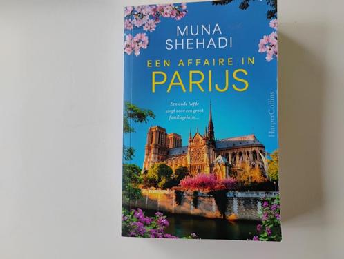 Boek Een affaire in Parijs Mina Shehadi, Boeken, Romans, Gelezen, Nederland, Ophalen of Verzenden