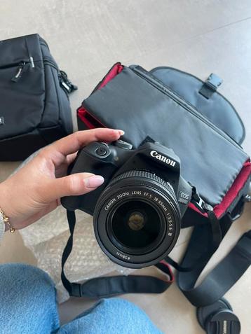 Canon EOS 2000D met 18-55mm lens + accessoires beschikbaar voor biedingen
