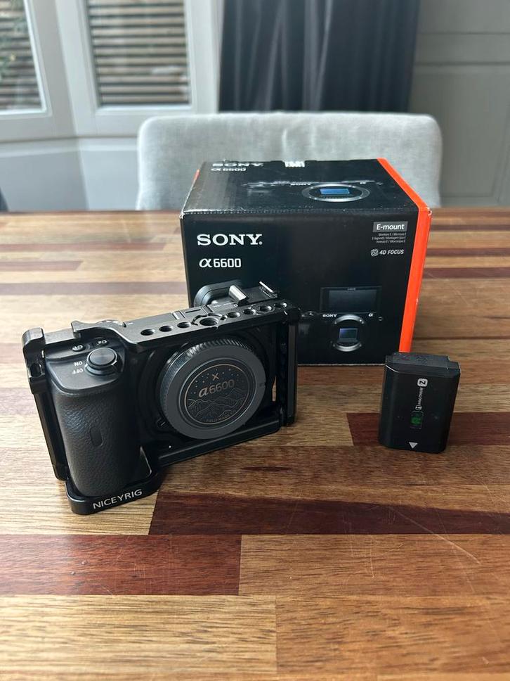 Sony a6600 + Sigma 18-50mm f2.8 - Moet Nu Weg!, Audio, Tv en Foto, Fotocamera's Digitaal, Zo goed als nieuw, Compact, Sony, Minder dan 4 keer