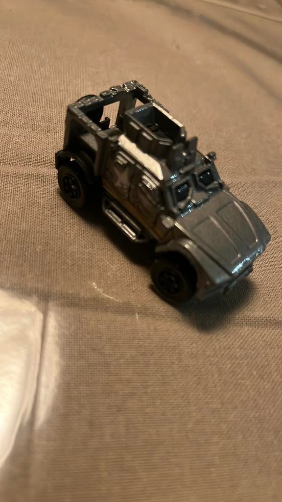 Matchbox Oshkosh M-ATV Silver Gray Armored Vehicle, Ophalen of Verzenden, Zo goed als nieuw, Auto