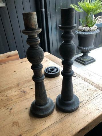 Stoere Houten Kandelaars - Set van 2 beschikbaar voor biedingen