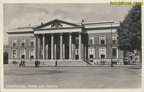 Leeuwarden - Paleis van Justitie [KRST005-2122, Verzamelen, Ansichtkaarten | Nederland, Gelopen, Friesland, 1960 tot 1980, Verzenden