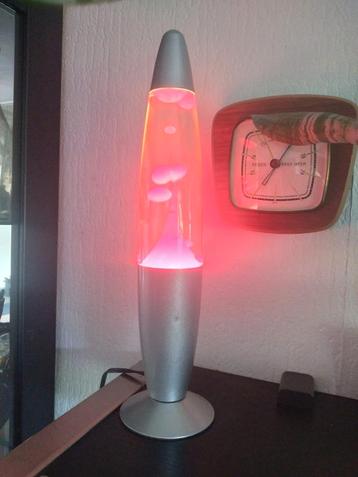 Lavalamp rood beschikbaar voor biedingen
