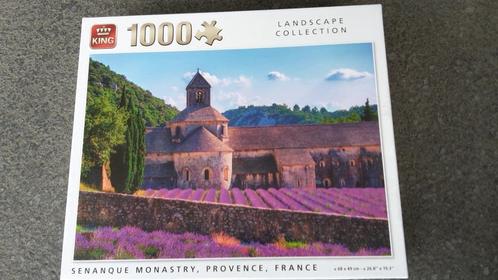 King puzzel 1000 stukjes Senanque Monastry Provence France, Hobby en Vrije tijd, Denksport en Puzzels, Nieuw, Legpuzzel, 500 t/m 1500 stukjes