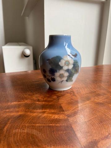 Deens vaasje Royal Porcelain Copenhagen beschikbaar voor biedingen
