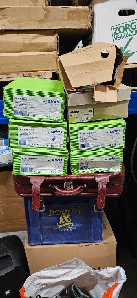 WERKSCHOENEN O.A ATLAS OPRUIMING 9 PAAR €100 WEG=WEG, Doe-het-zelf en Verbouw, Veiligheidskleding, Nieuw, Ophalen