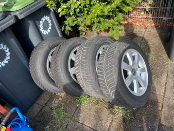 Volvo Velgen met Winterbanden 16 inch beschikbaar voor biedingen