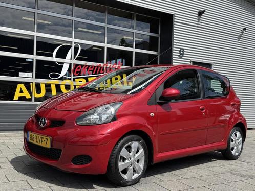 Toyota Aygo 1.0-12V Red - 5Drs I Navigatie / Apple Carplay I, Auto's, Toyota, Bedrijf, Te koop, Aygo, ABS, Airbags, Airconditioning