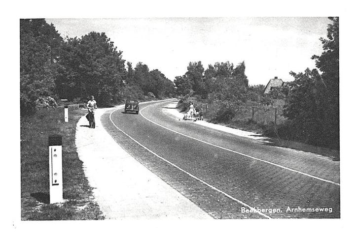 978760 Beekbergen Arnhemseweg 1954 Gelopen met zegel, Verzamelen, Ansichtkaarten | Nederland, Gelopen, Gelderland, 1940 tot 1960