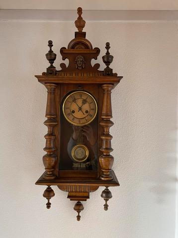 Antieke Klok met Opdraaimechanisme - Compleet beschikbaar voor biedingen