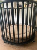 Ronde zwarte box met wieltjes, Kinderen en Baby's, Boxen, Ophalen, Zo goed als nieuw, Wieltjes