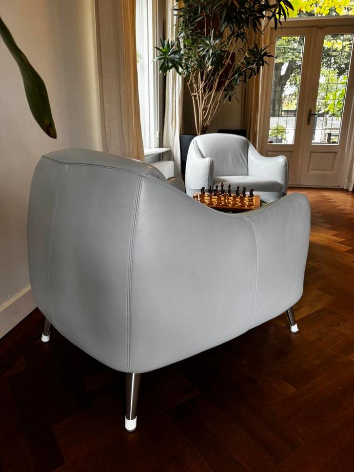 Natuzzi Platea leder licht grijs, 2 stuks, design, Huis en Inrichting, Fauteuils, Zo goed als nieuw, 50 tot 75 cm, 75 tot 100 cm
