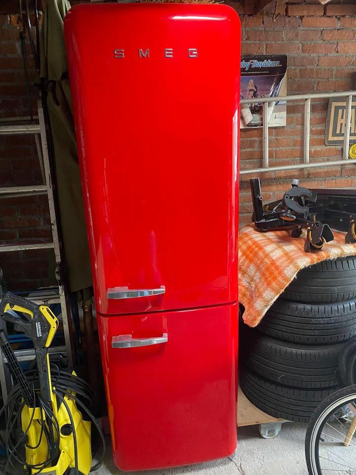 Rode SMEG Koelkast met Vriesvak, Witgoed en Apparatuur, Koelkasten en IJskasten, Zo goed als nieuw, Met vriesvak, 200 liter of meer
