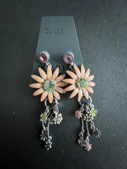 NIEUW PILGRIM Daisy – lange oorbellen 324823, Sieraden, Tassen en Uiterlijk, Oorbellen, Nieuw, Hangers, Overige materialen, Zilver
