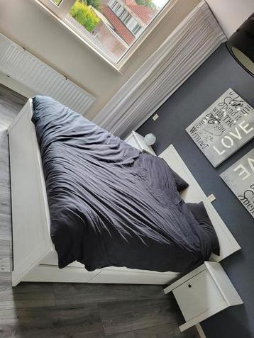IKEA Brusali bed 160x200, inclusief 2 nachtkastjes
