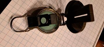 Vloeistof kompas. beschikbaar voor biedingen