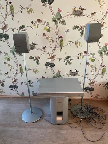 Subwoofer, 2 kleine boxen en dvd speler beschikbaar voor biedingen